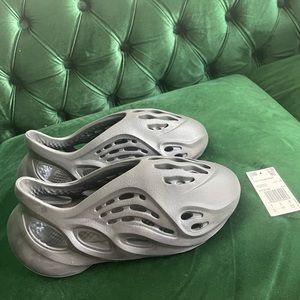 Black Yeezy Foam Runners